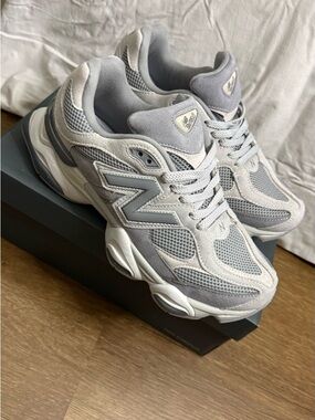 New Balance 9060 Sneakers Shoes Size 10 Women’s - Men’s 8.5